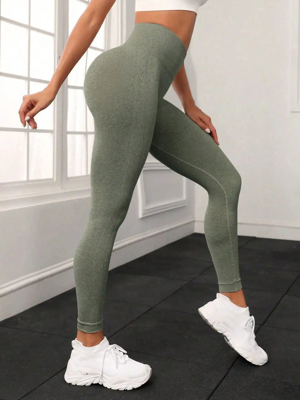 Seamless letter peach yoga pants, hip lifting yoga clothes, tight fitting high waisted sports and fitness pants for women